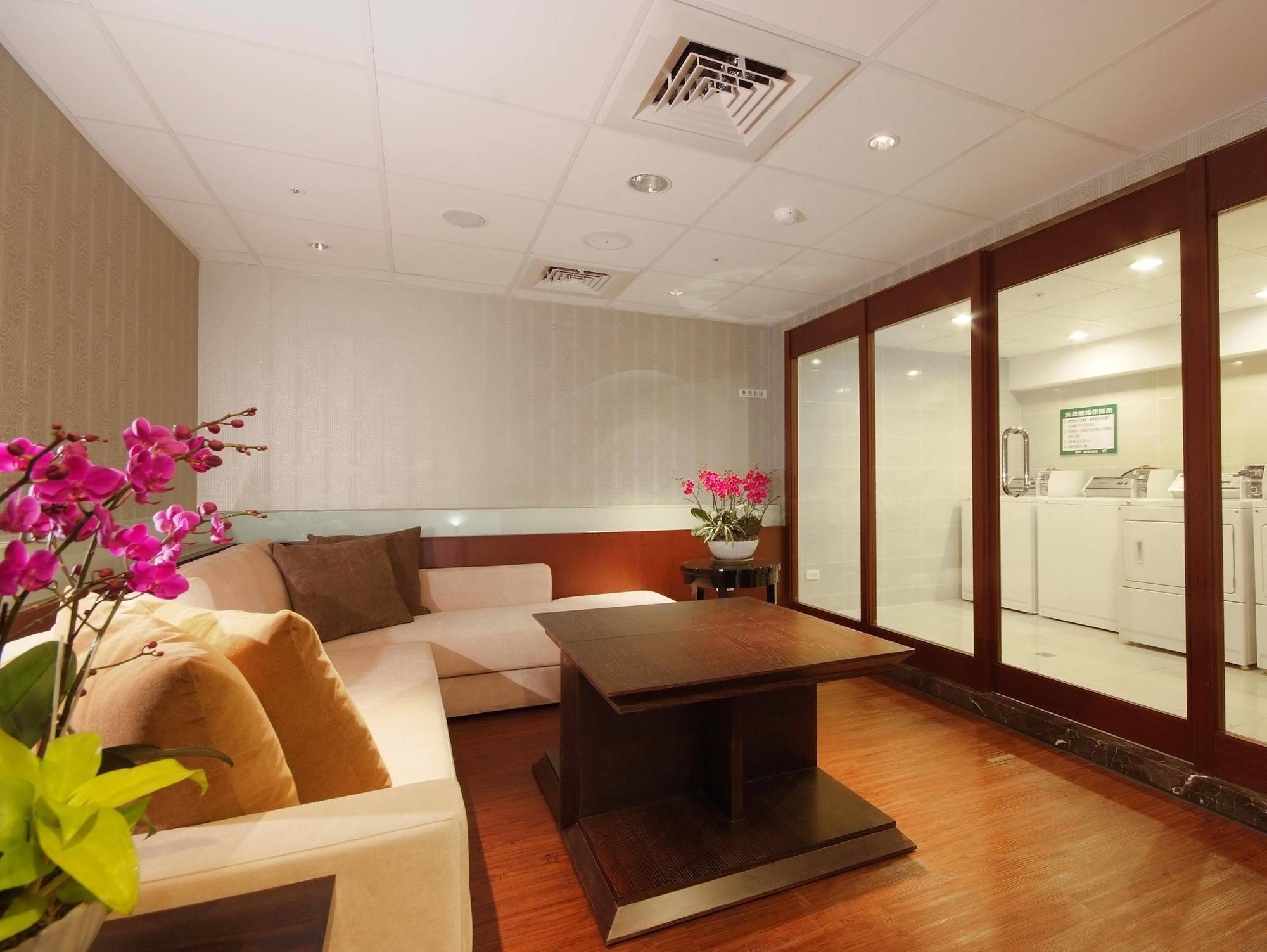 Hotel Leisure 台中輕行旅 Ngoại thất bức ảnh